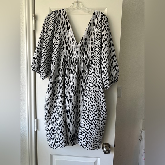 Impressions Black and White Patterned Dress - Picture 7 of 7